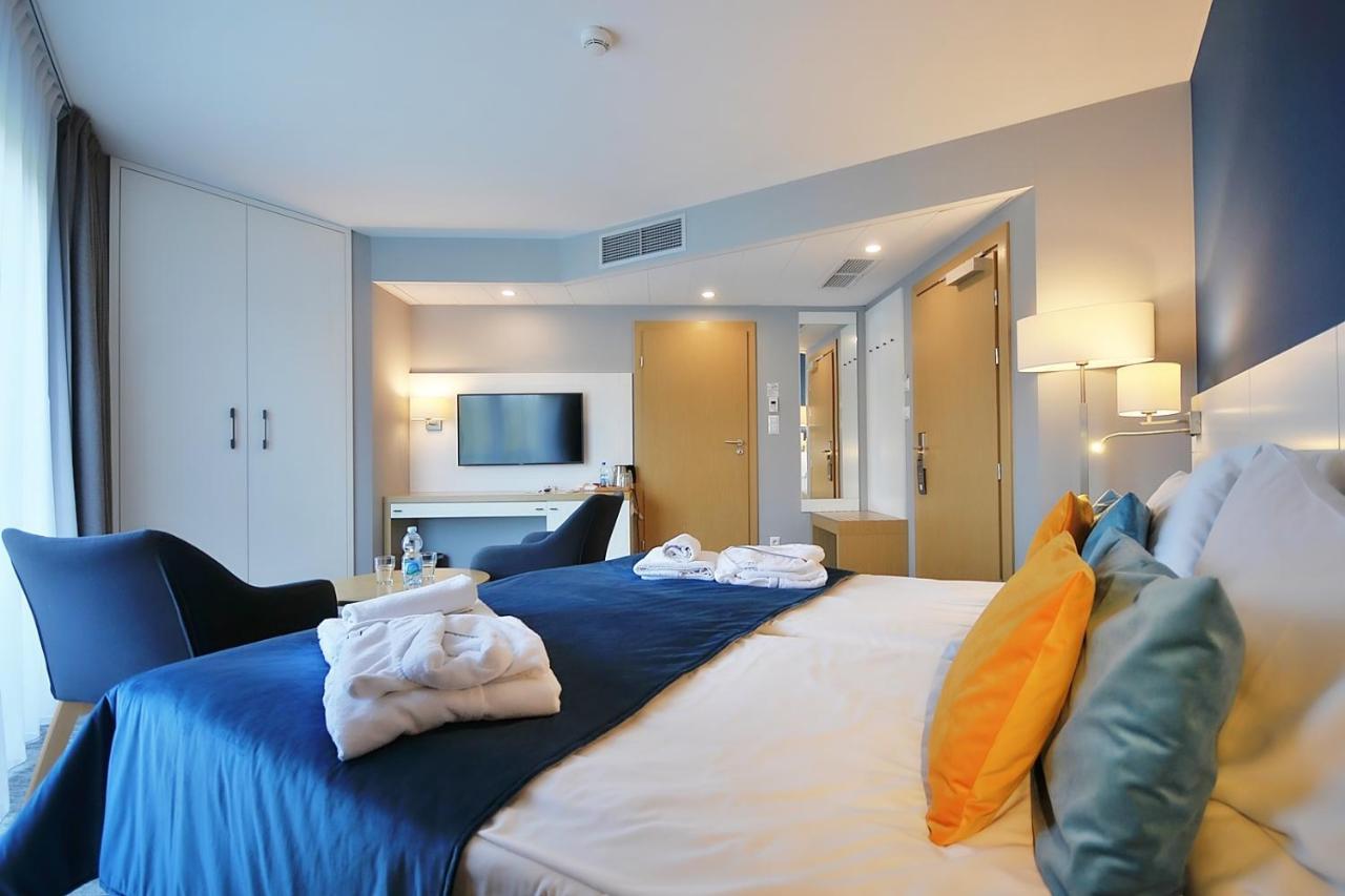 Hotel Hotel Hel Hel